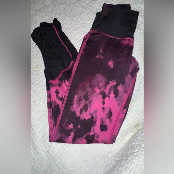 🖤 Lululemon Sweaty Endeavor Tight
Blooming Pixie Raspberry Black / Black - Picture 15 of 15